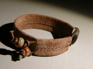 Armband i återanvänd mocka (en urmodig kappa!), jaspispärlor på läderrem, kokosknapp.