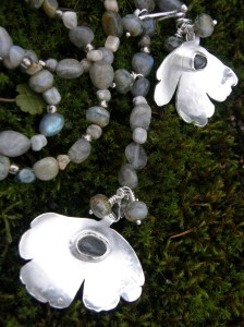Sterlingsilver, labradorit, ocean jasper, glaspärlor.